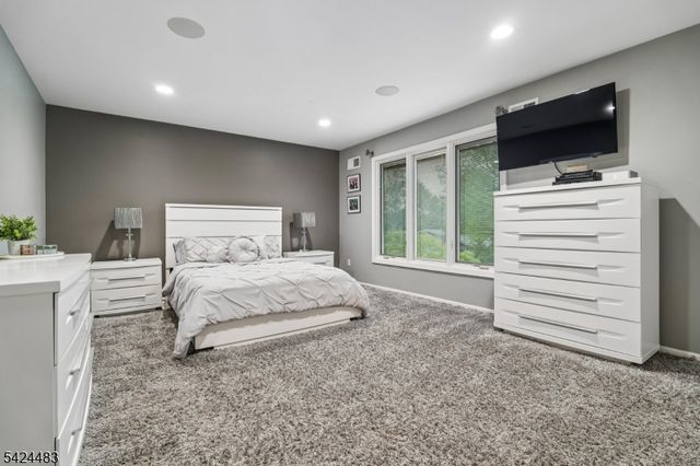 47 Cayuga Way, Millburn Twp., NJ 07078