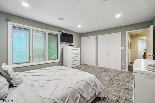 47 Cayuga Way, Millburn Twp., NJ 07078
