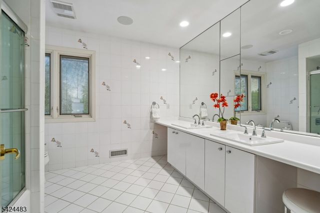 47 Cayuga Way, Millburn Twp., NJ 07078