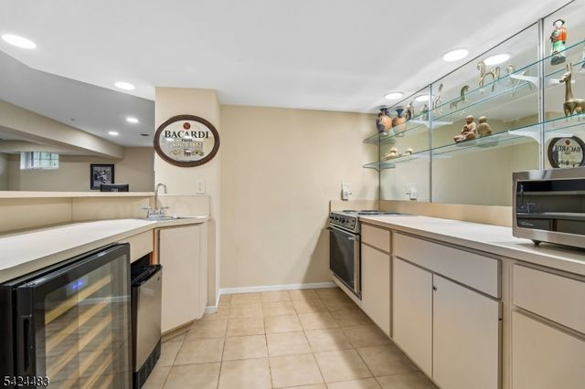 47 Cayuga Way, Millburn Twp., NJ 07078