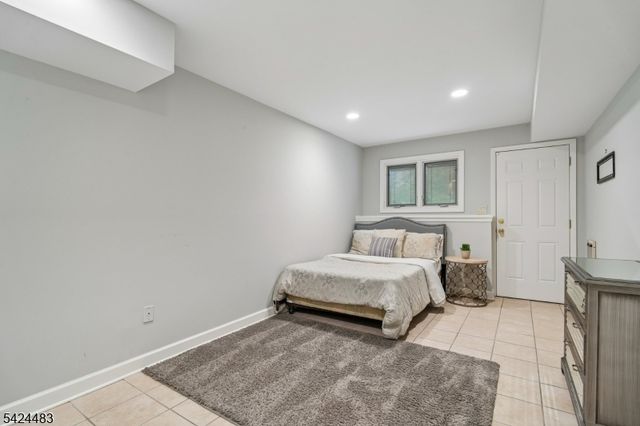 47 Cayuga Way, Millburn Twp., NJ 07078