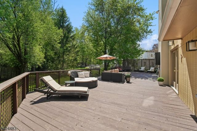 47 Cayuga Way, Millburn Twp., NJ 07078