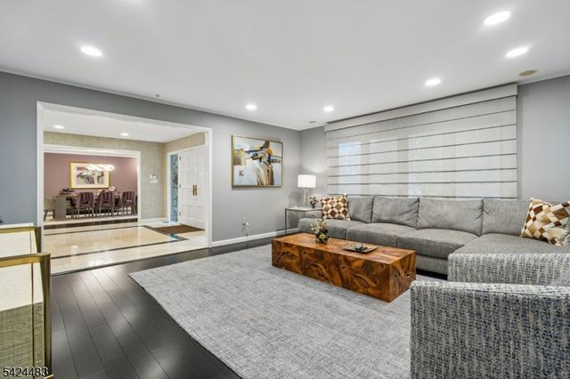47 Cayuga Way, Millburn Twp., NJ 07078