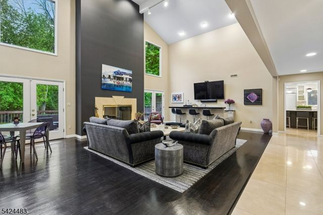 47 Cayuga Way, Millburn Twp., NJ 07078
