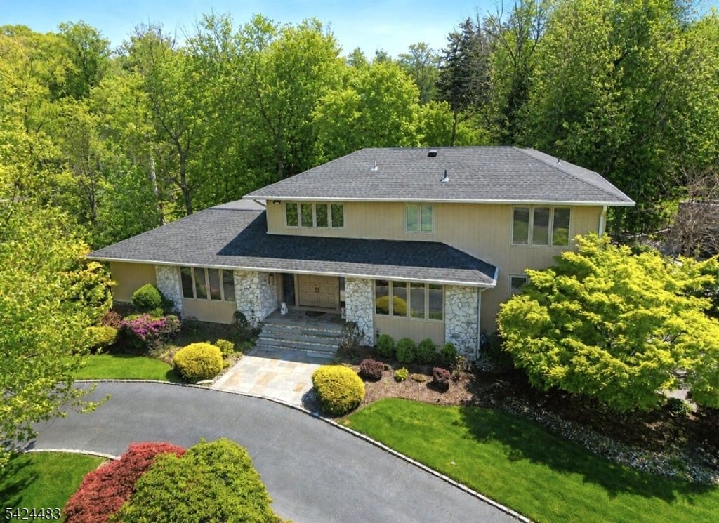 47 Cayuga Way, Millburn Twp., NJ 07078