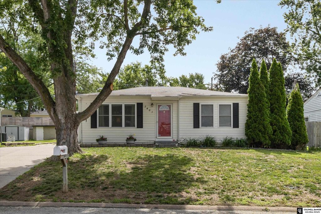 7401 S 41 Street, Bellevue, NE 68147