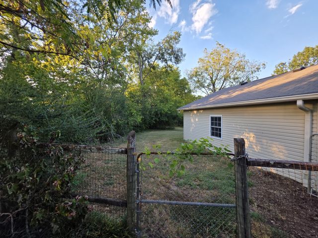 322 E Campbell Rd, Madison, TN 37115