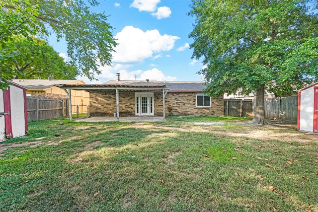 1305 Clark Trail, Grand Prairie, TX 75052