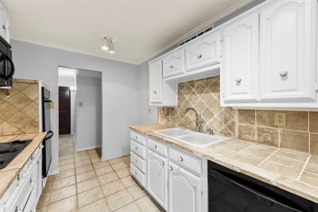 1305 Clark Trail, Grand Prairie, TX 75052