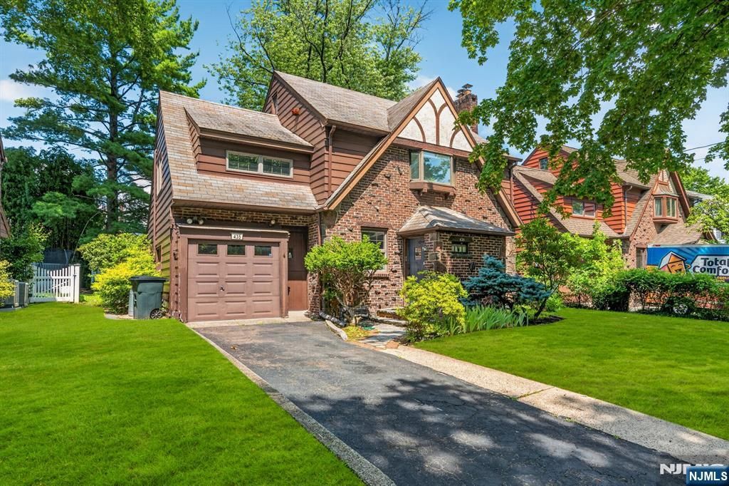 435 Claremont Avenue, Teaneck, NJ 07666