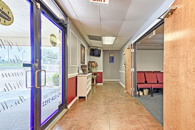 1012 E Wintergreen Road, Desoto, TX 75115