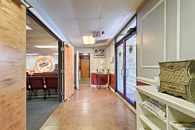 1012 E Wintergreen Road, Desoto, TX 75115