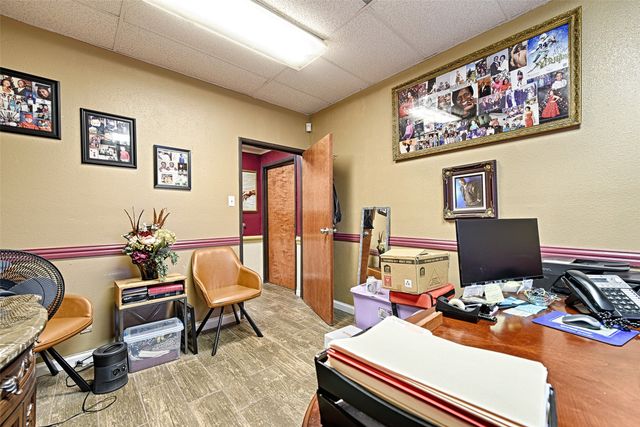 1012 E Wintergreen Road, Desoto, TX 75115