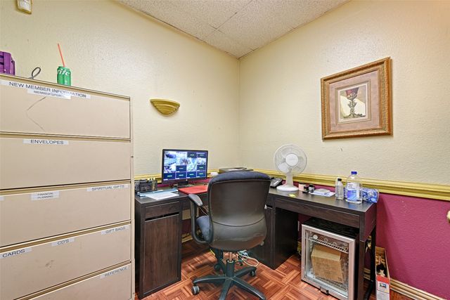 1012 E Wintergreen Road, Desoto, TX 75115