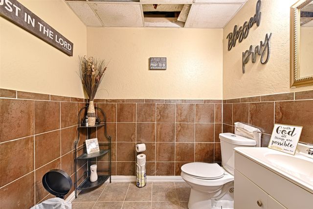 1012 E Wintergreen Road, Desoto, TX 75115