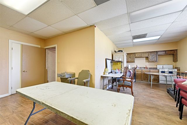 1012 E Wintergreen Road, Desoto, TX 75115