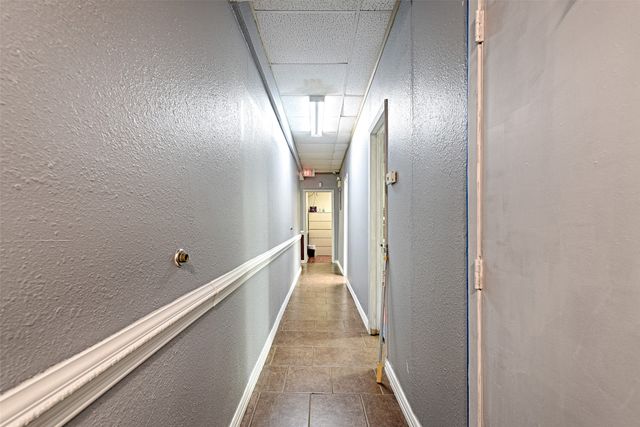 1012 E Wintergreen Road, Desoto, TX 75115