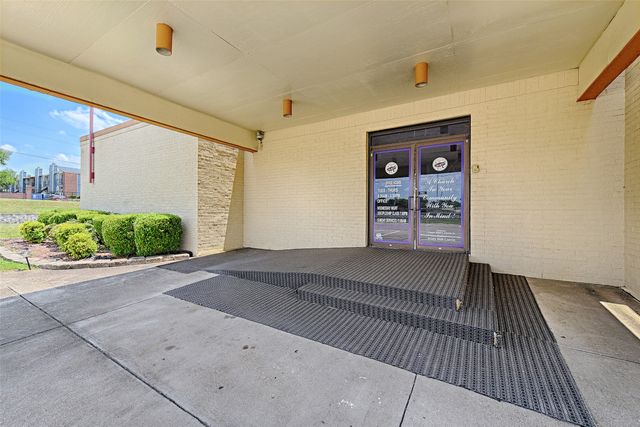 1012 E Wintergreen Road, Desoto, TX 75115