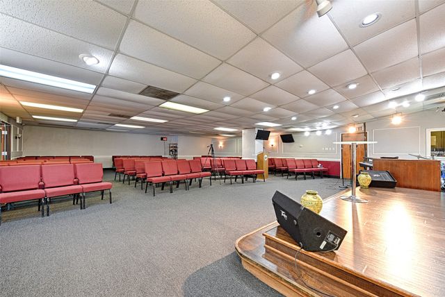 1012 E Wintergreen Road, Desoto, TX 75115