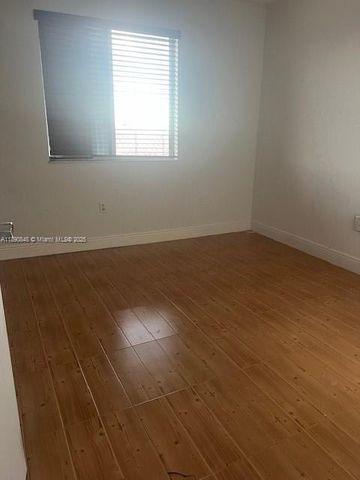 8031 NW 8th St 14, Miami, FL 33126