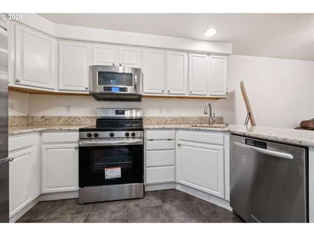 6224 Se APOLLO Way, Hillsboro, OR 97123