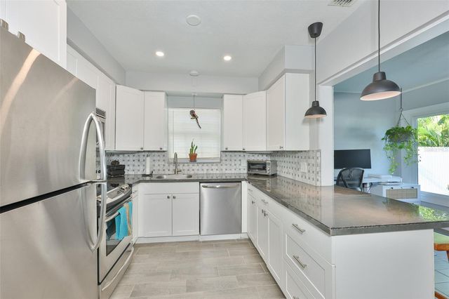 3242 KINGSTON STREET N, St Petersburg, FL 33713