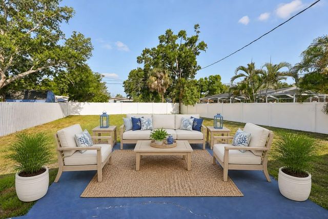 3242 KINGSTON STREET N, St Petersburg, FL 33713