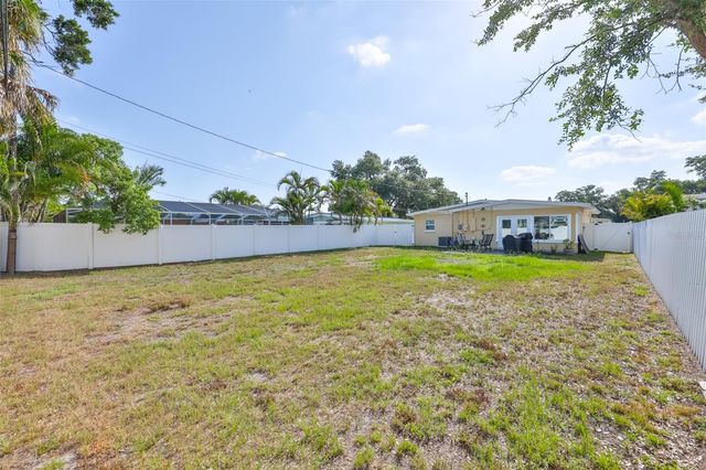 3242 KINGSTON STREET N, St Petersburg, FL 33713