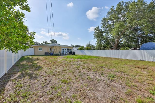 3242 KINGSTON STREET N, St Petersburg, FL 33713