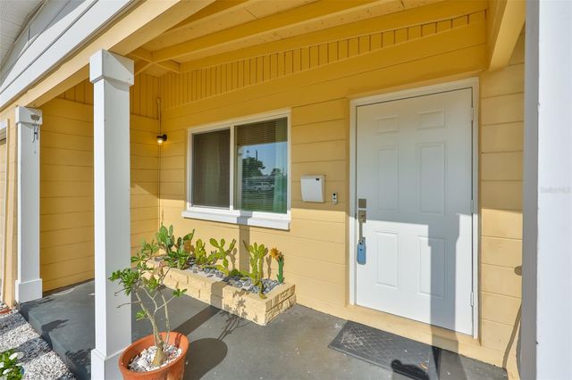 3242 KINGSTON STREET N, St Petersburg, FL 33713