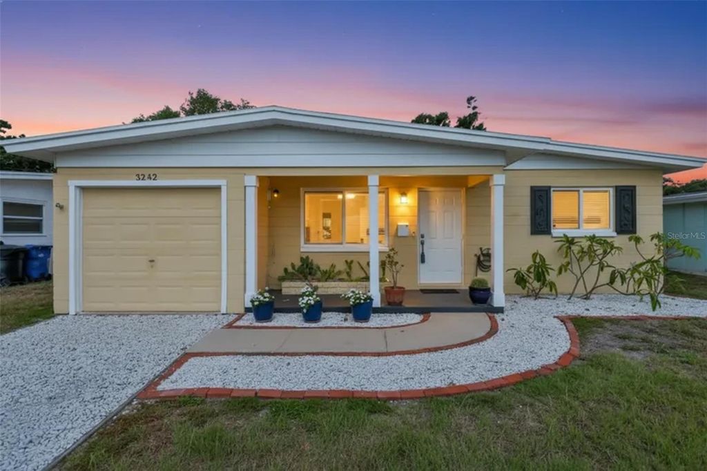 3242 KINGSTON STREET N, St Petersburg, FL 33713