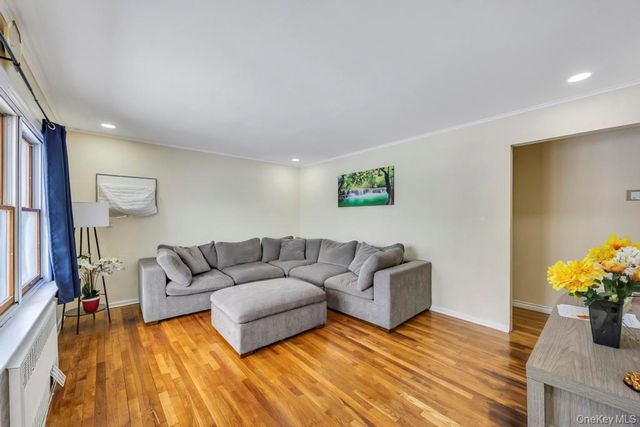 41 Winding Road, Hicksville, NY 11801