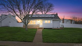 41 Winding Road, Hicksville, NY 11801