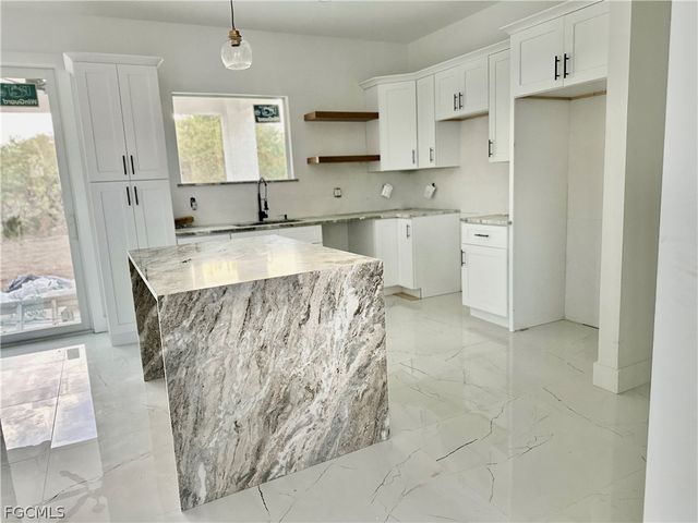 3004 Iris CIR, Labelle, FL 33935