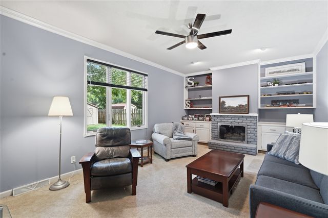 1056 Maplenol Drive, West Des Moines, IA 50266