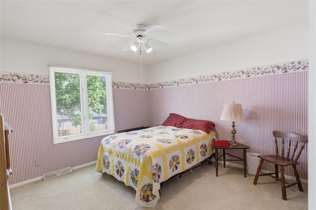 1056 Maplenol Drive, West Des Moines, IA 50266