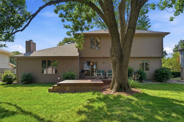 1056 Maplenol Drive, West Des Moines, IA 50266