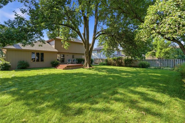 1056 Maplenol Drive, West Des Moines, IA 50266