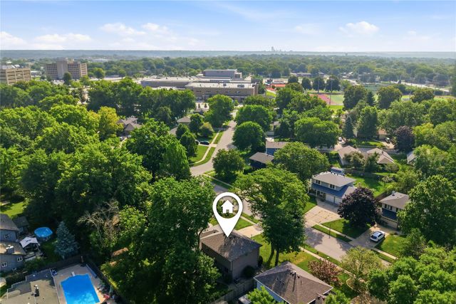 1056 Maplenol Drive, West Des Moines, IA 50266