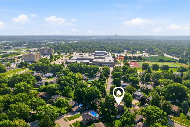 1056 Maplenol Drive, West Des Moines, IA 50266