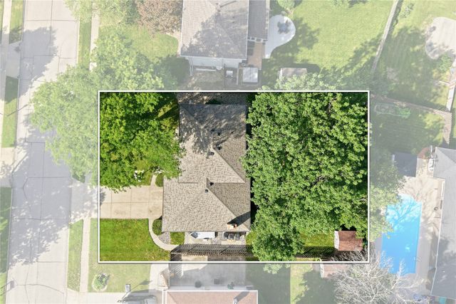 1056 Maplenol Drive, West Des Moines, IA 50266