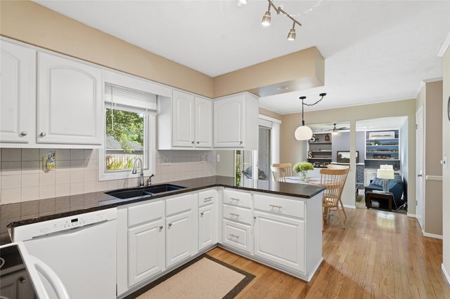 1056 Maplenol Drive, West Des Moines, IA 50266
