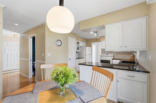 1056 Maplenol Drive, West Des Moines, IA 50266