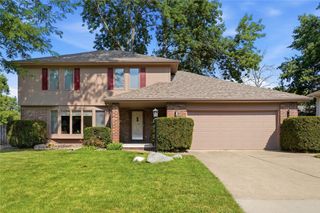 1056 Maplenol Drive, West Des Moines, IA 50266