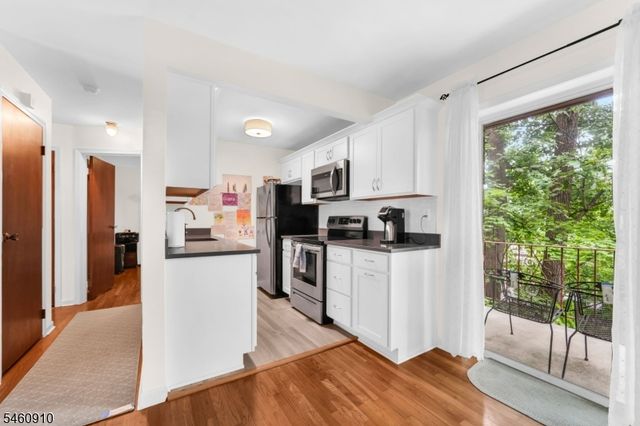 27 Corsa Ter 8A, Ridgewood Village, NJ 07450