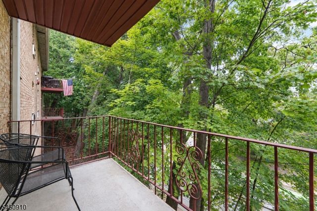 27 Corsa Ter 8A, Ridgewood Village, NJ 07450