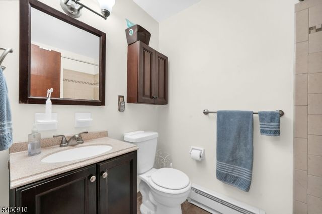 27 Corsa Ter 8A, Ridgewood Village, NJ 07450