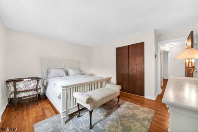 27 Corsa Ter 8A, Ridgewood Village, NJ 07450