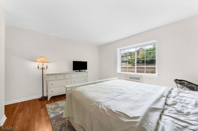 27 Corsa Ter 8A, Ridgewood Village, NJ 07450