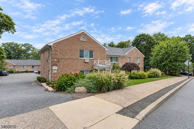 27 Corsa Ter 8A, Ridgewood Village, NJ 07450